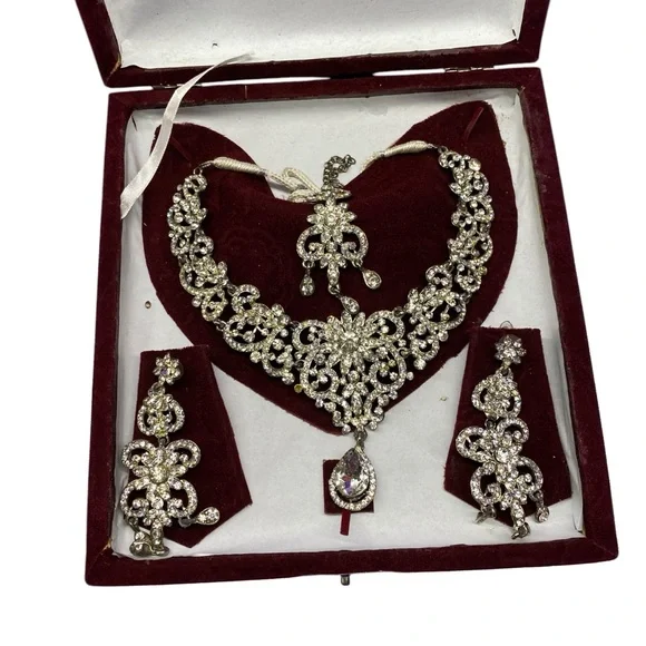 Vintage Wedding Ceremony Jewelry Set - Picture 9 of 10